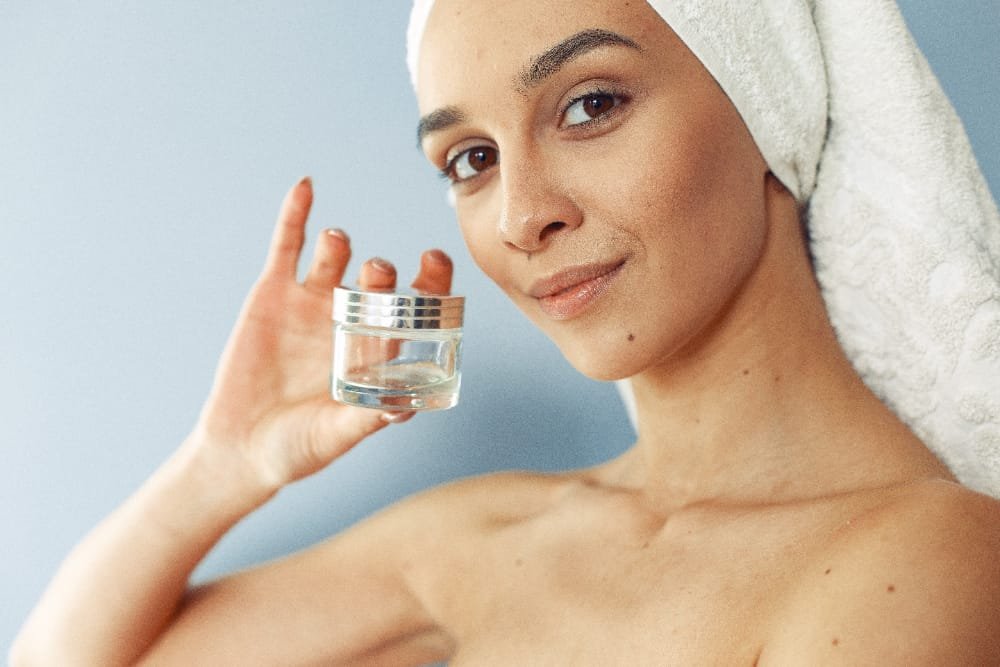 You are currently viewing The Science Behind FDA-Approved Skincare Technology: Dr. Neha Khuraana’s Approach