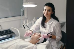 Read more about the article Why Personalized Skincare Plans Work Best: Insights from South Delhi’s Expert Dermatologist