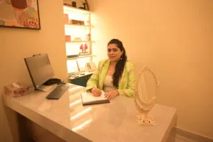 Read more about the article Why You Should Trust a Dermatologist Over Beauty Influencers: Insights from Dr. Neha Khuraana