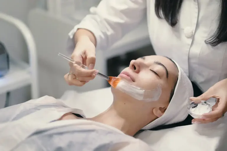 Read more about the article Laser resurfacing vs chemical peels treatment: Which one should you pick?