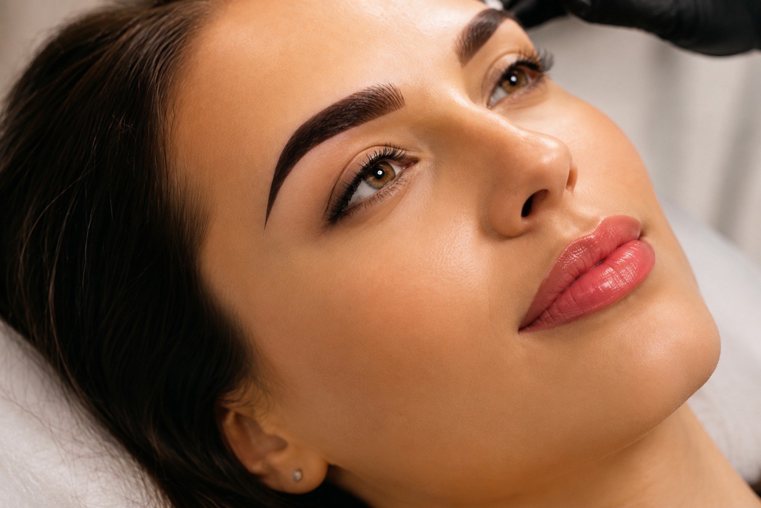 You are currently viewing Semi-Permanent Makeup: How Long Does It Last & Is It Safe?