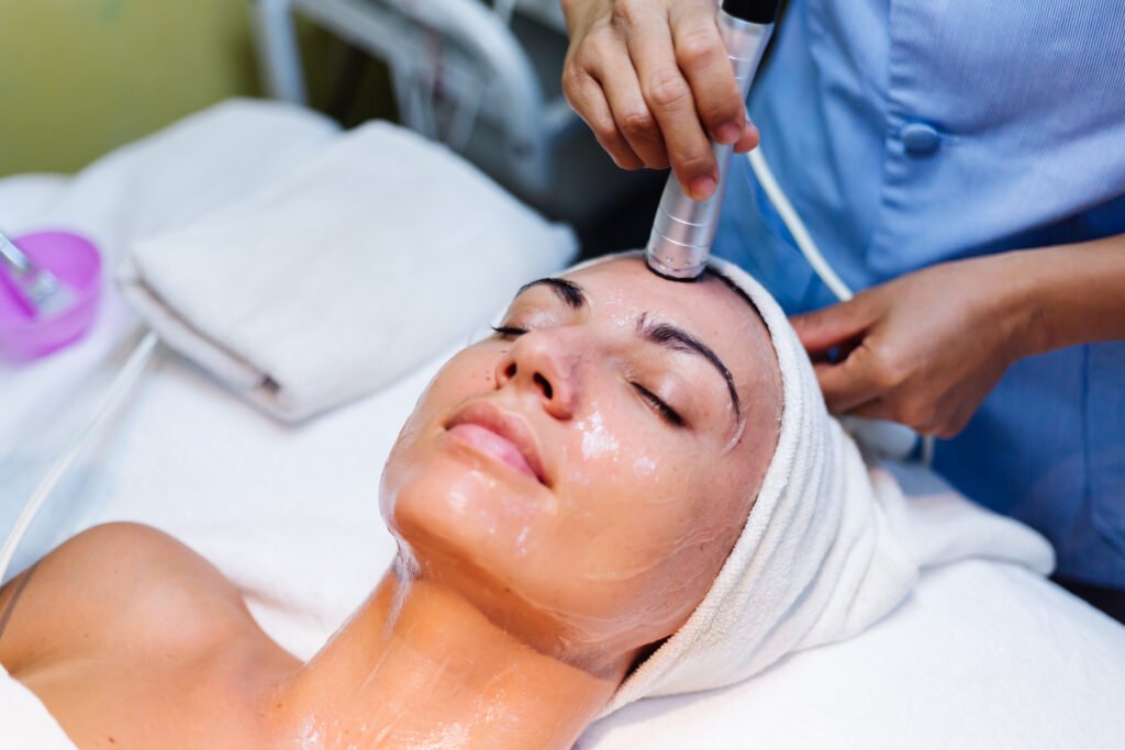 HydraFacial in Delhi: Complete Guide (Cost, Results & FAQs)