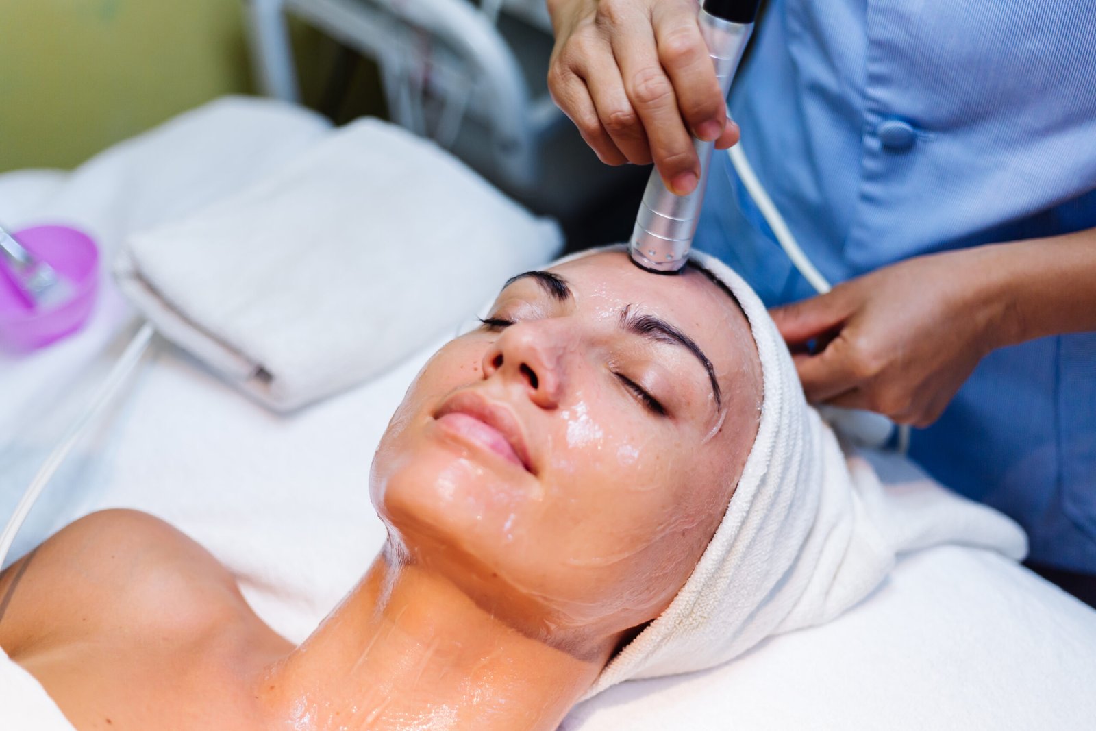 You are currently viewing HydraFacial in Delhi: Complete Guide (Cost, Results & FAQs)